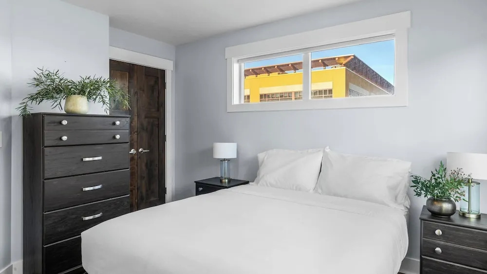 Rooftop Deck w/ Hot Tub Near Dining & Ski Slopes The Lookout by Avantstay