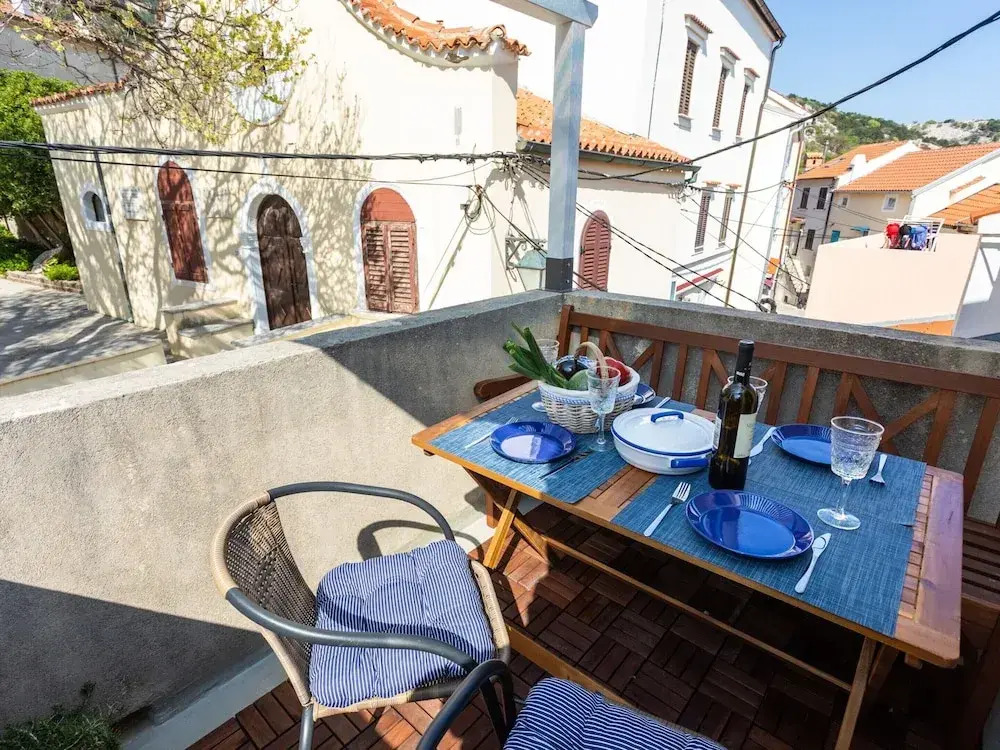 Adorable Holiday Home Located Near the Beach