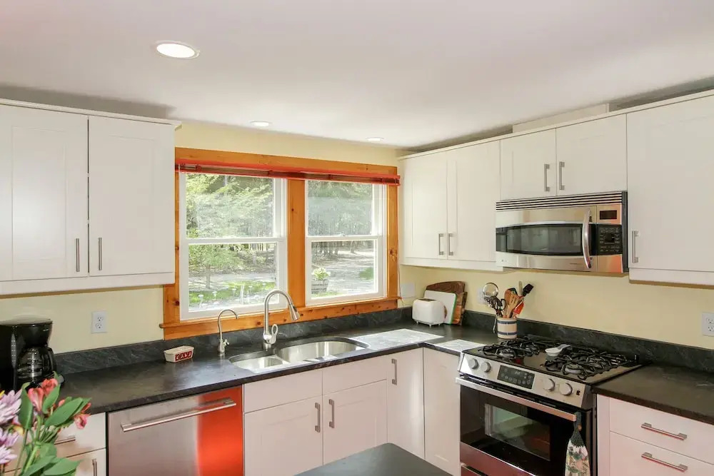 Tranquil 4br On Bourneâ€™s Pond 4 Bedroom Home