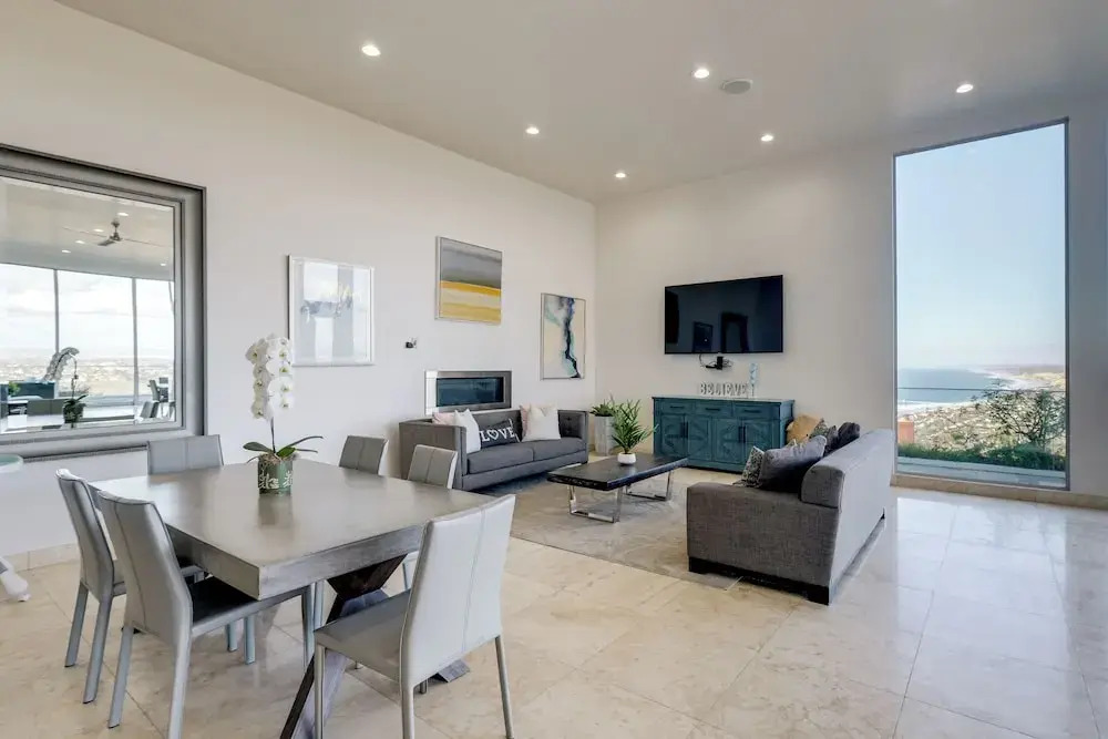 Pool & Coastline Views: Luxe La Jolla Home