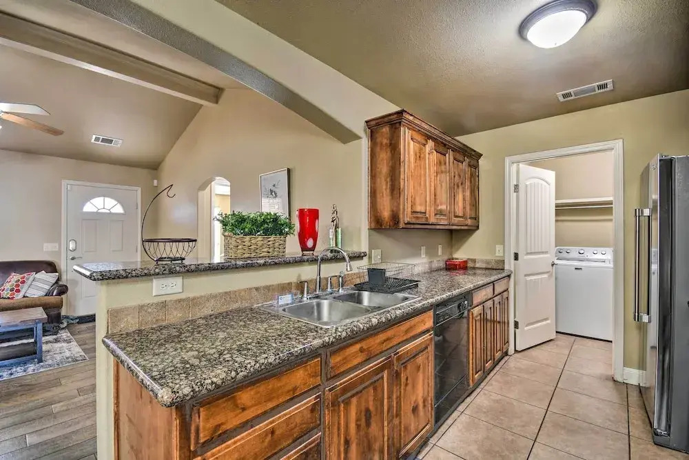 Amarillo Abode w/ Sunroom ~ 4 Mi to Downtown!