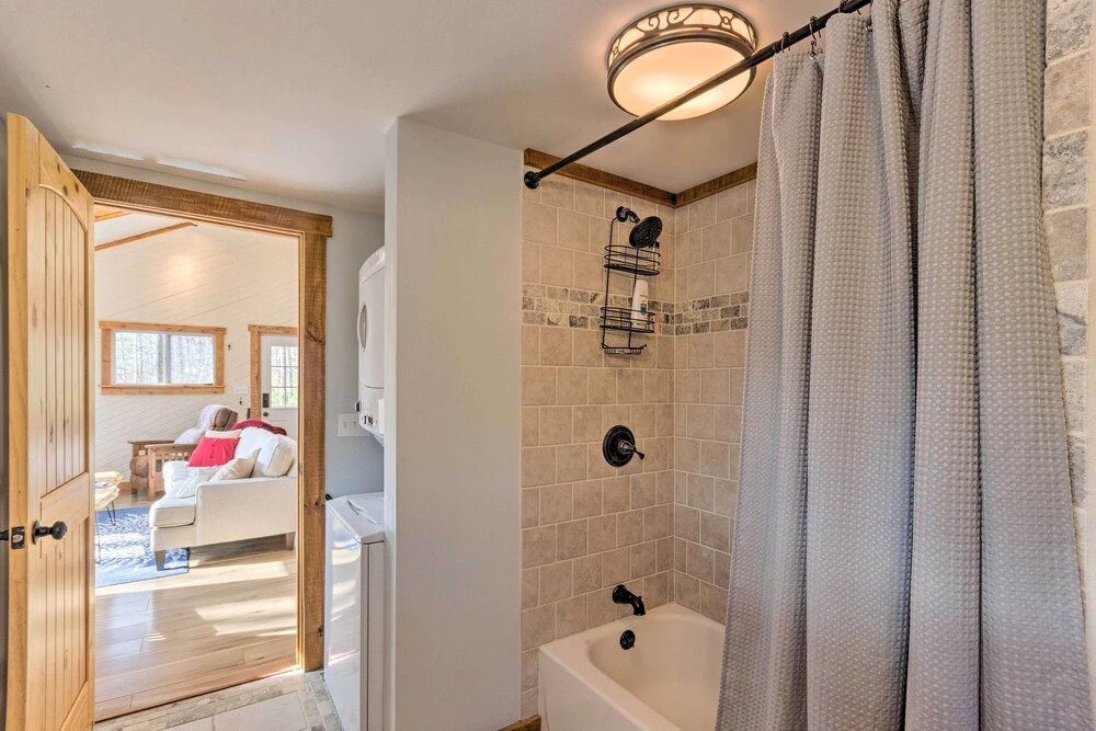 Hendersonville Cabin w/ Hot Tub, Views & Fire Pit!