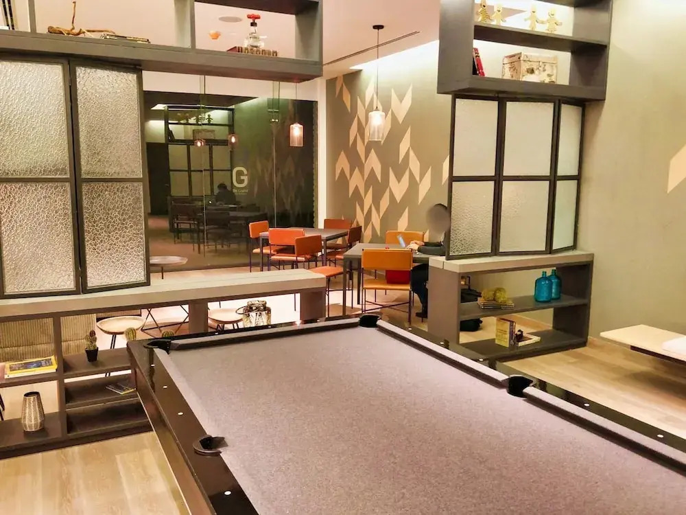 Two Beautiful 1 BR aptssame tower HS WiFiPool