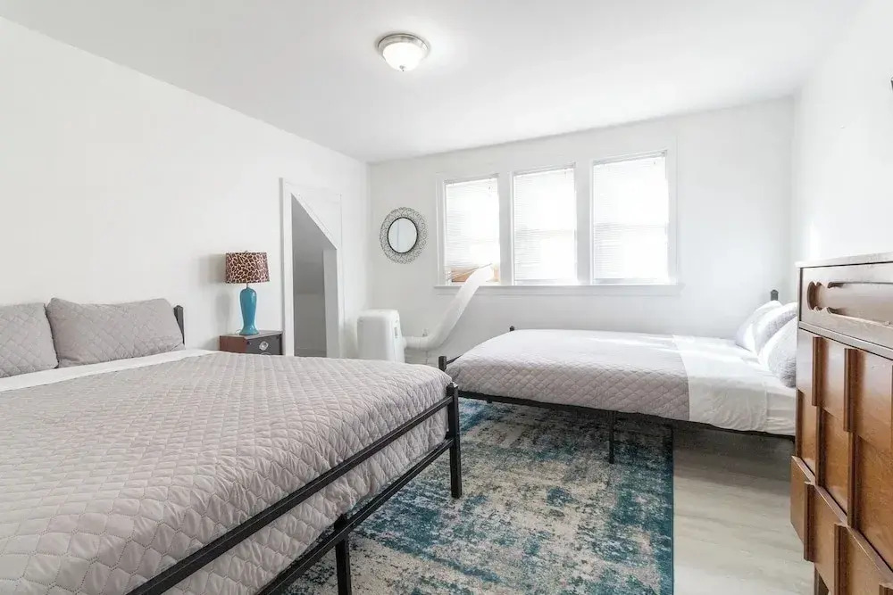 Spacious 4BR Family Home in Detroit Wifi & Parking