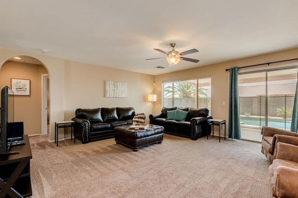 Stratford Place - 4 Br home by RedAwning