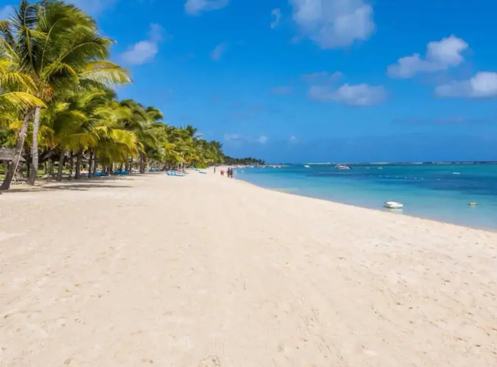 Carré d'or v luxury 3bed duplex with private pool and rooftop sea view flic-en-flac, Mauritius 20mins walk to beach, bar, restaurants and amenities
