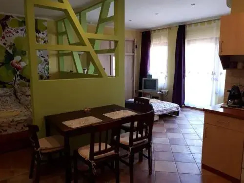 Rozmaring Apartmanok