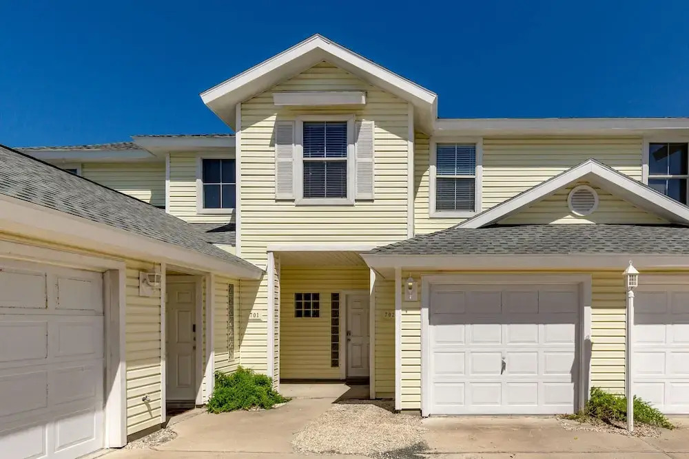 15102 Leeward Dr Townhouse Unit 703