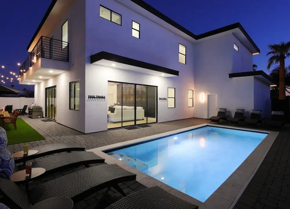 Luxe - Nouveau - Sparkling Pool - Walk to Old Town