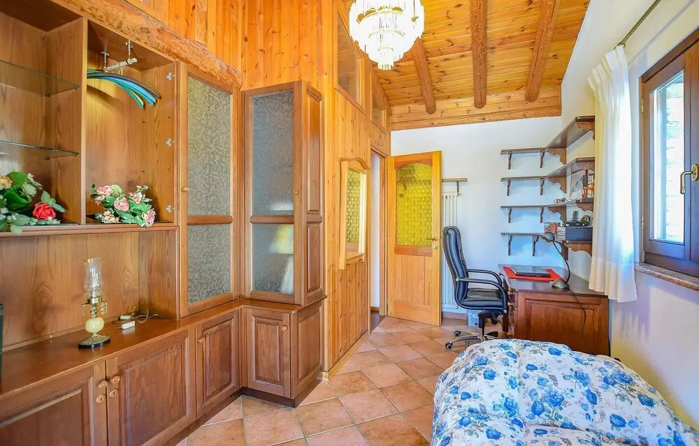 2 Bedroom Stunning Home In Luino