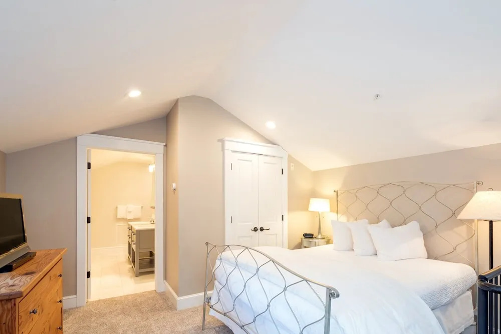 River Club 302 2 Bedroom Condo by Alpine Lodging Telluride