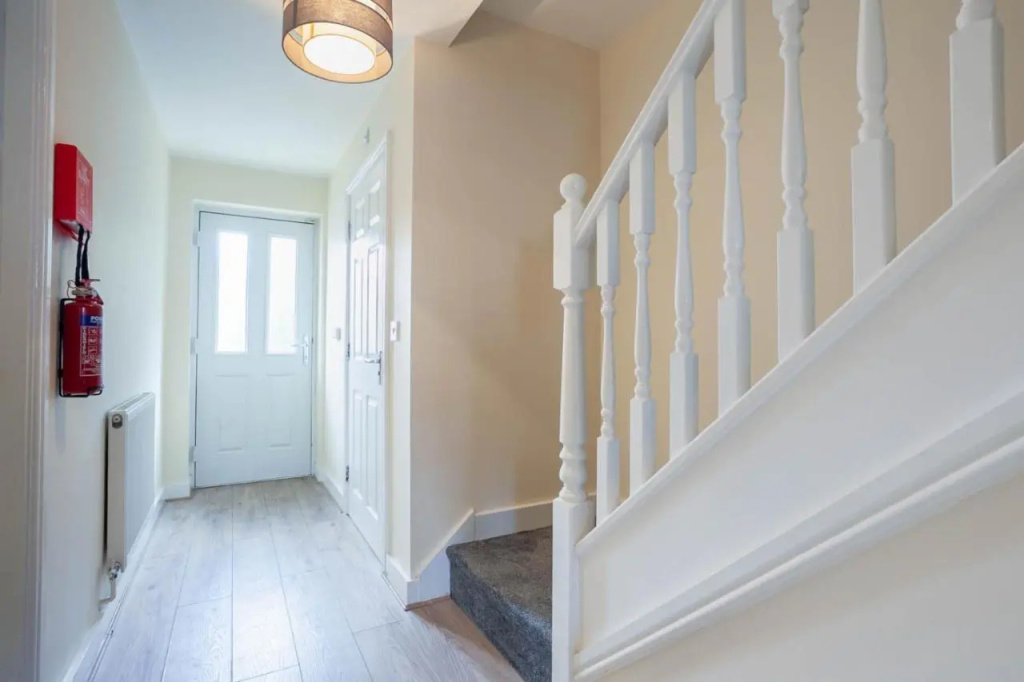 4 bed home, driveway parking ideally located in Latchford, Warrington - Executive St Marys House