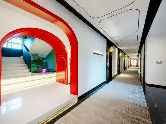 Cloud hguage House hotel