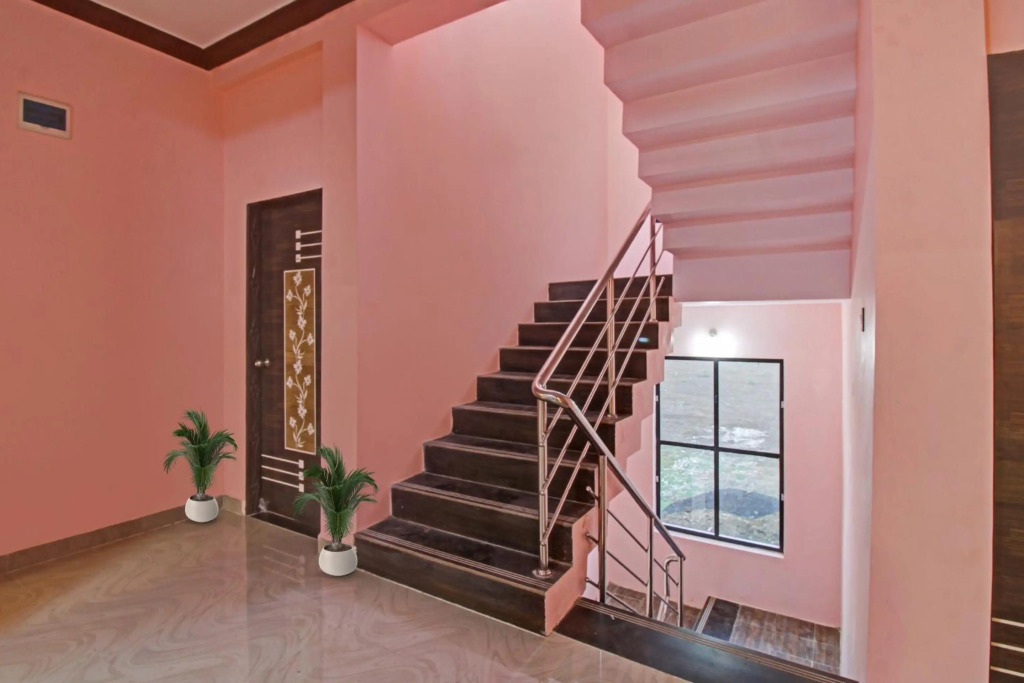 OYO 90872 Raj Hotel
