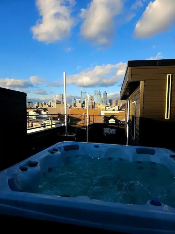 Cozy Home near City Center with Hot tub