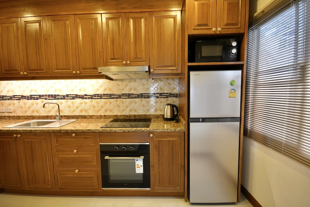 Spacious Corner 1-bedroom Condo With 2 Balconies - Baan Suan Lalana