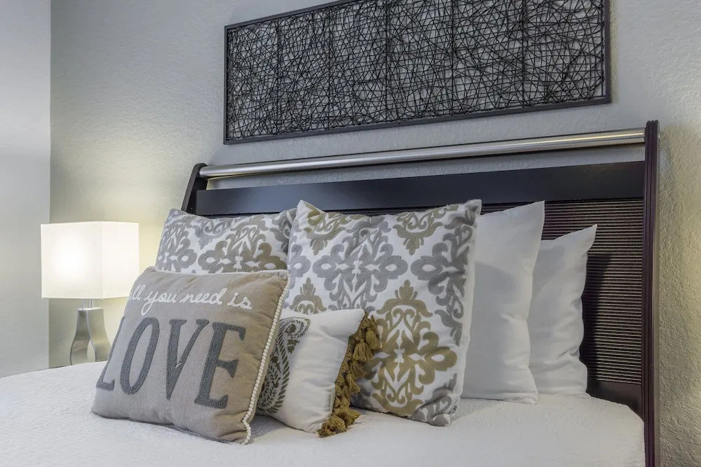 Casa Magnolias Deluxe 3 Bedroom Condo by RedAwning