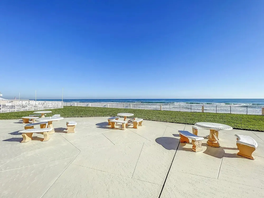 Oceania Beach Club 305