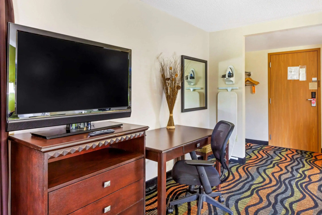 Econo Lodge Inn & Suites Oconto