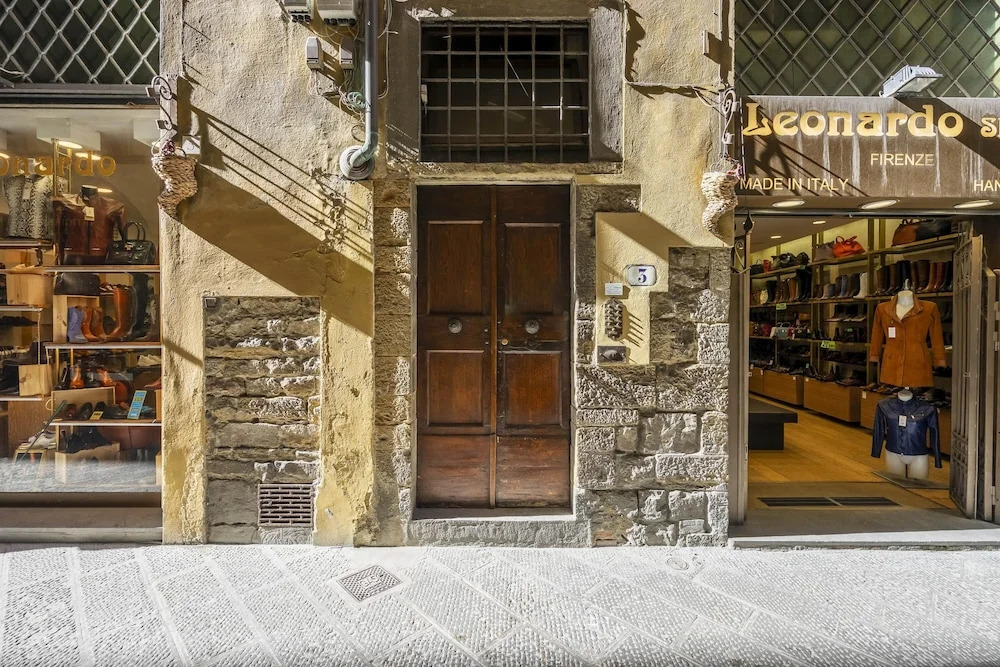 Cerchi 3 in Firenze With 2 Bedrooms and 1 Bathrooms