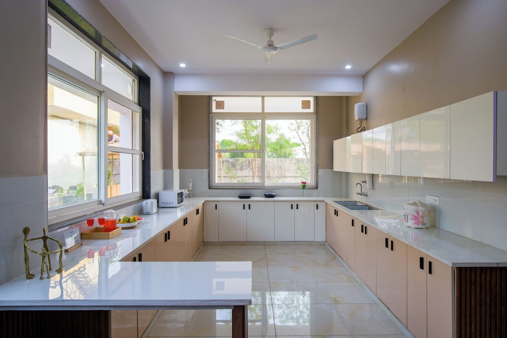ELIVAAS 3 BHK Amber Villa With Pvt Pool