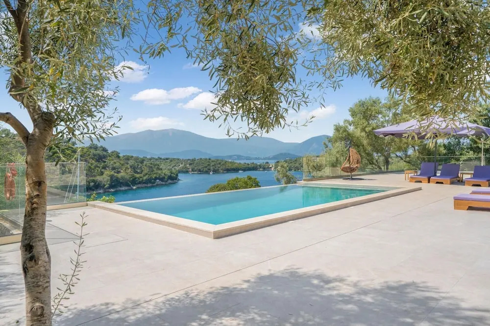 Villa Chriselia - 3 Bedrooms With Sea Access