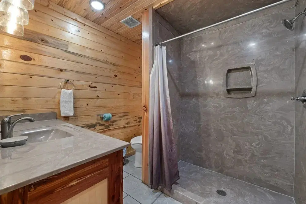 Blue Bass Lodge Pine Getaway With Hot Tub Fire