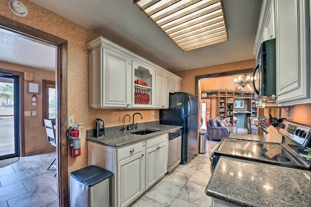 Central Ruidoso Mountain Home w/ Step-free Access!