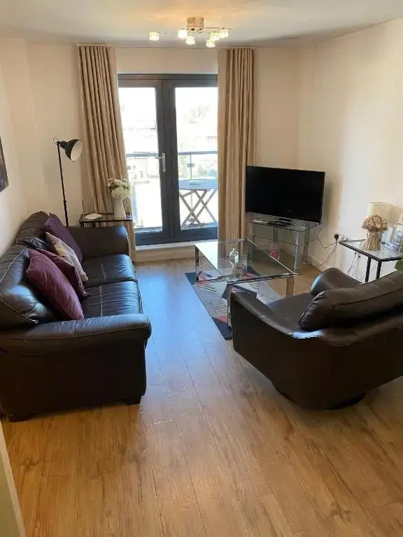 Woking Stylish and Modern 2 bedroom Apartment
