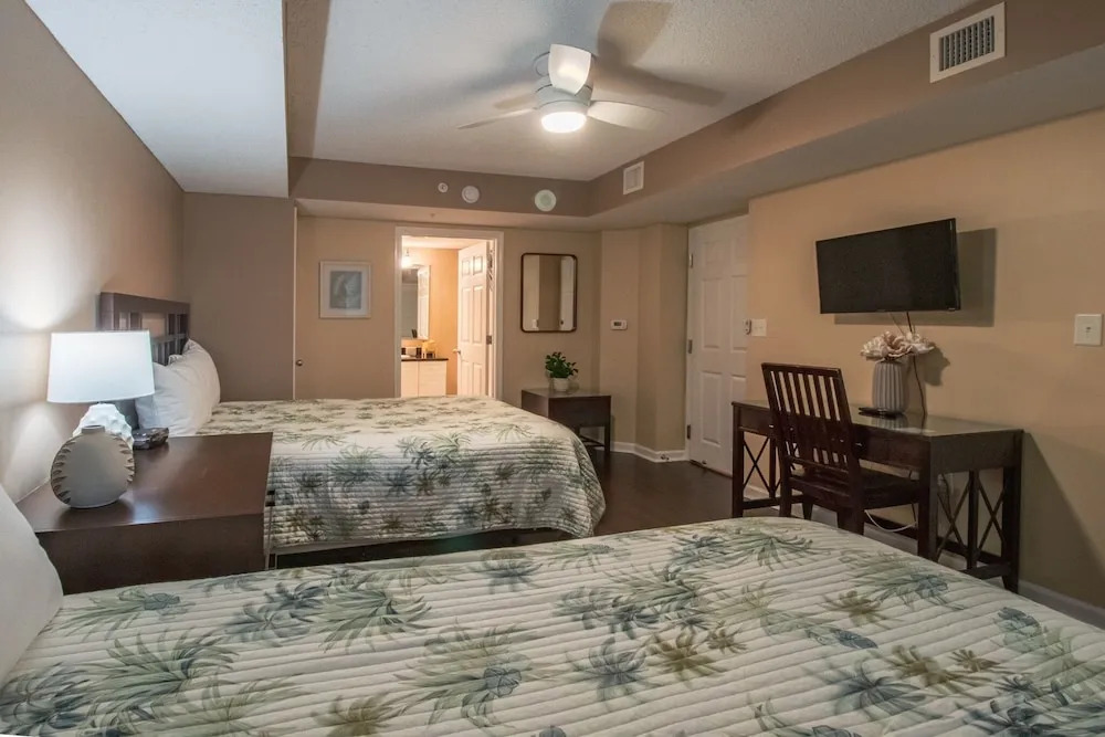 Yacht Club Villas #2-204