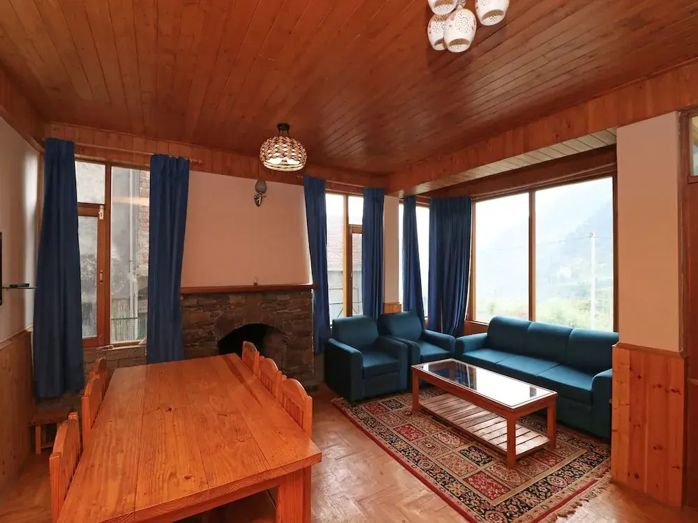 OYO 13697 Home Exotic Hill View Studio Naggar Road