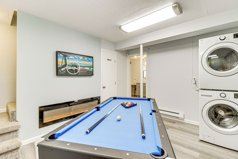 Poconos Family Home w/ Lake Access & Game Room