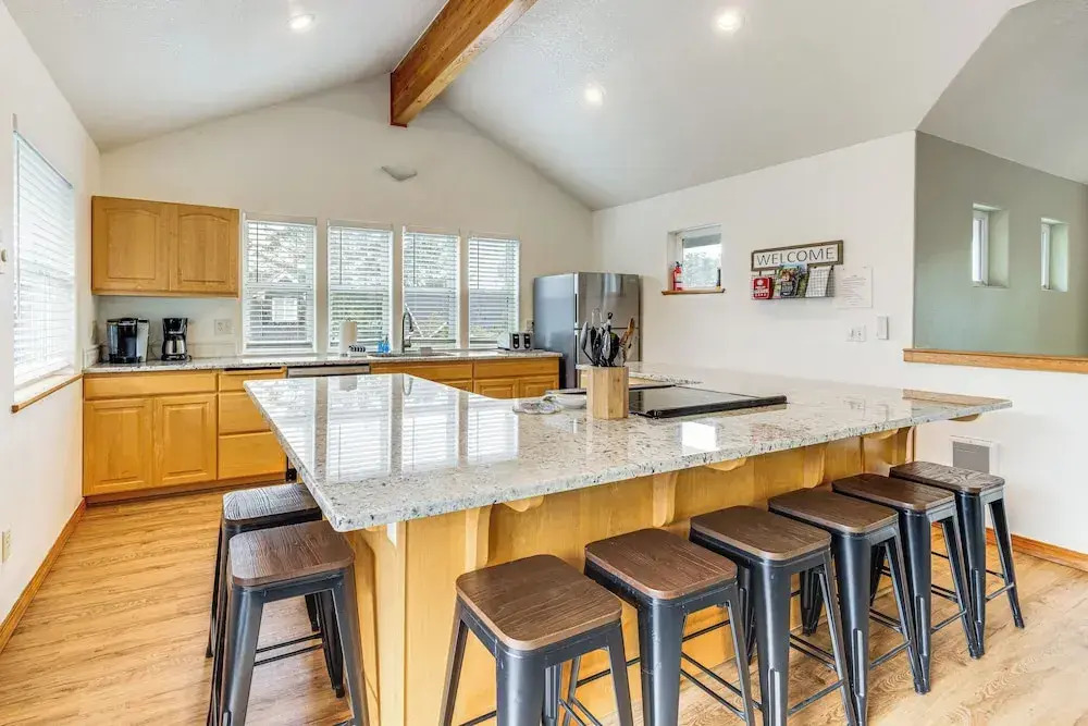 4 Blocks to Rockaway Beach! 'T & T By The Sea' Gem
