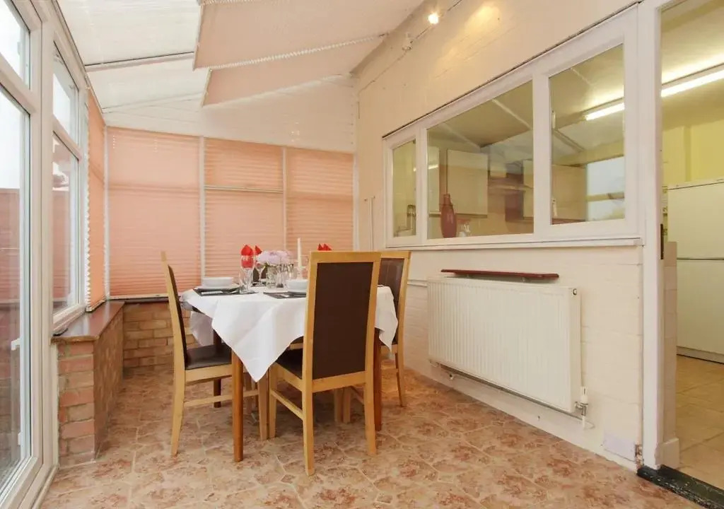 Large Cosy House Ideal for Corporate Lets