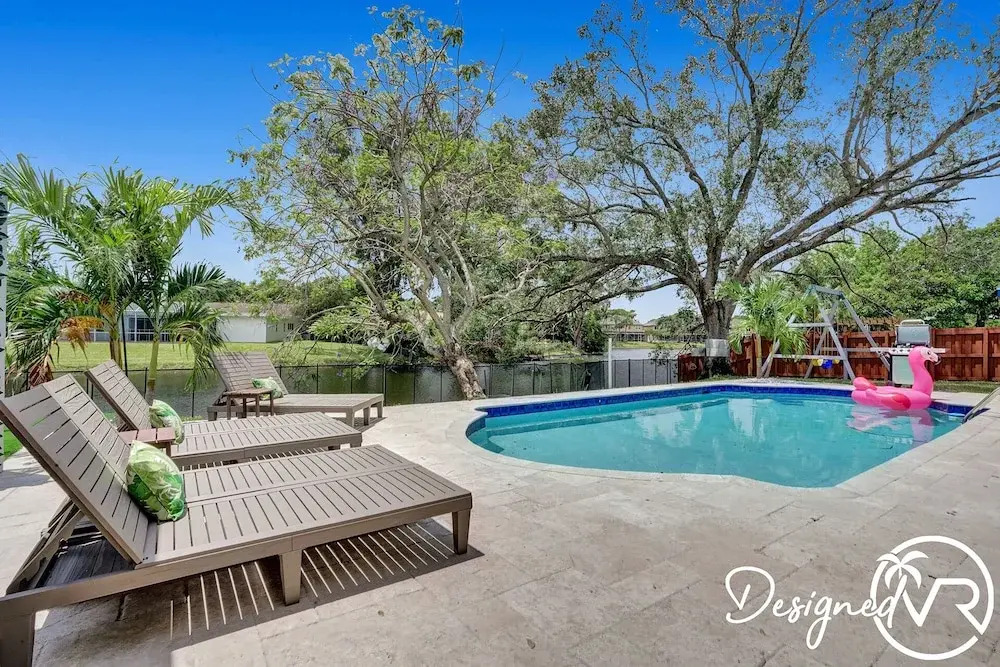 Family vacation 5 Br with Heated Pool