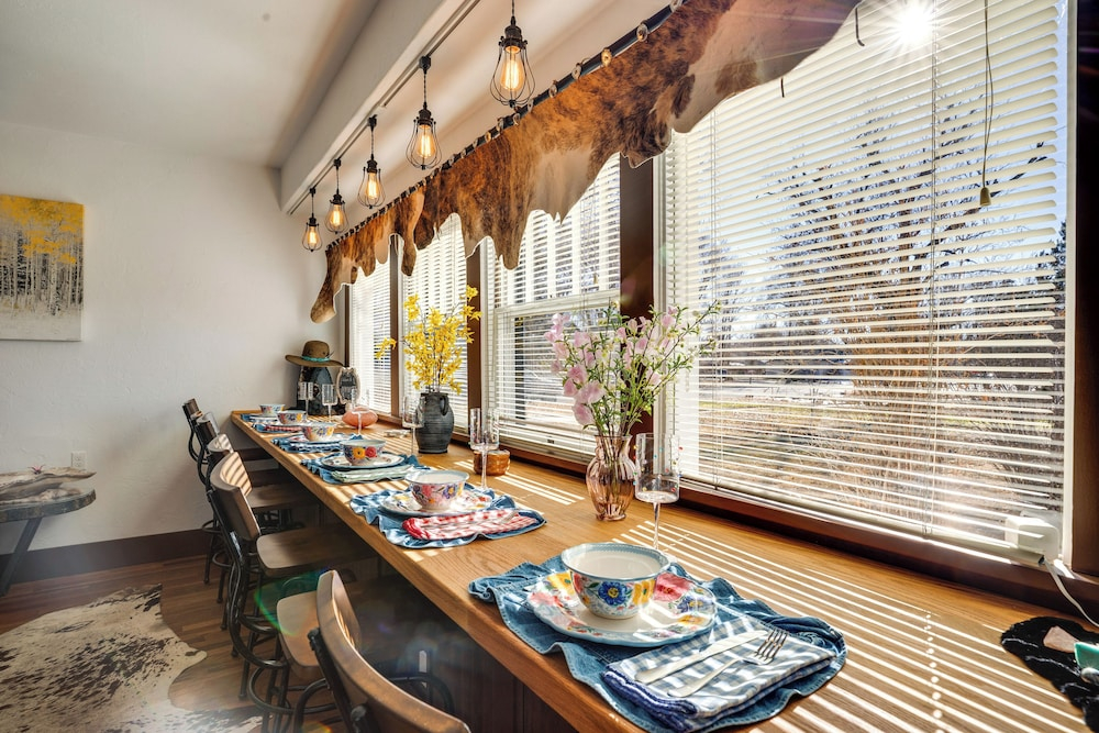1 Blk to Main St! Crystal Connection Montrose Home