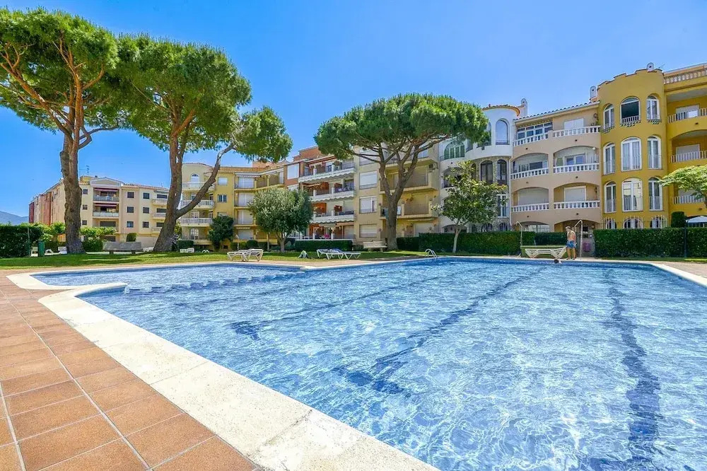 Coastal Getaway in Empuriabrava for 4