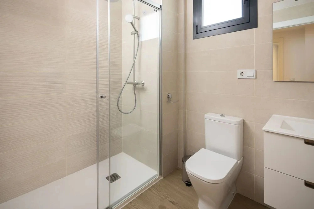 AS EXT Estp ONE 80 Suites 211a