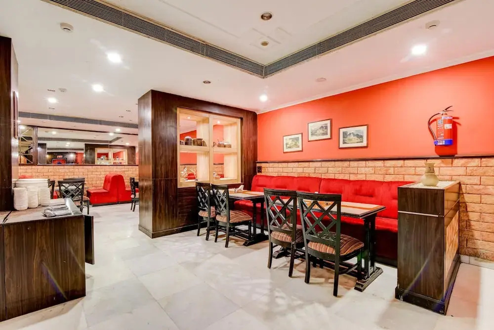 OYO 39725 Hotel Regent Continental