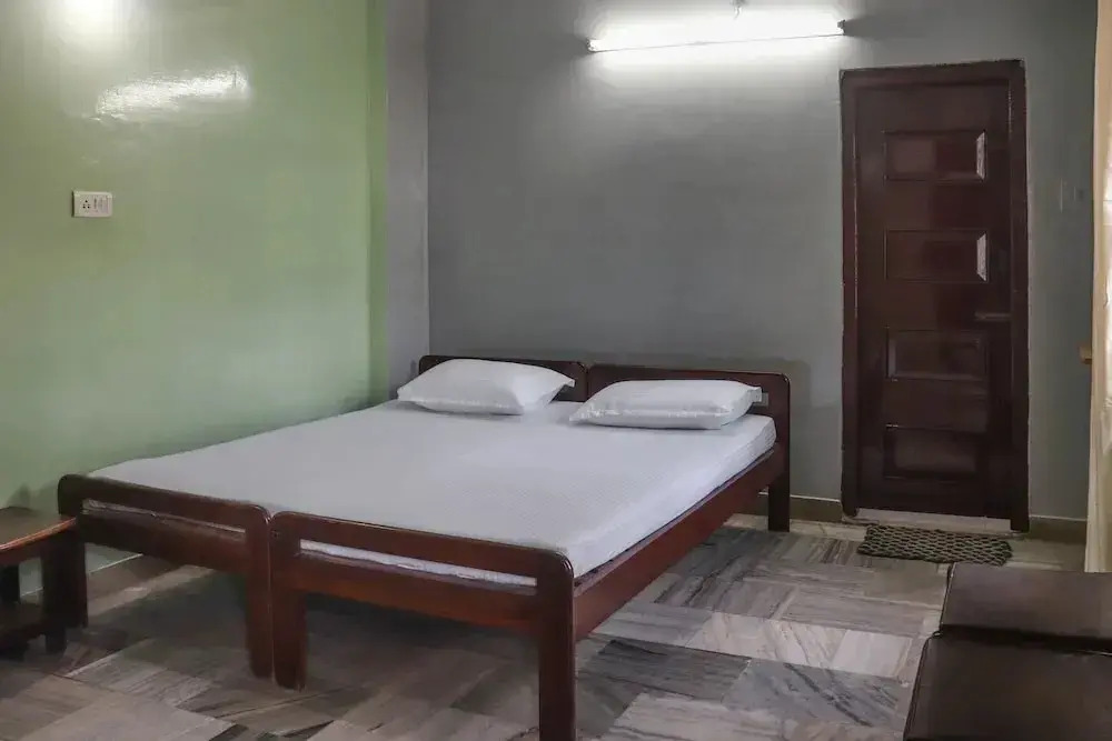 Hotel Galaxy by OYO Rooms