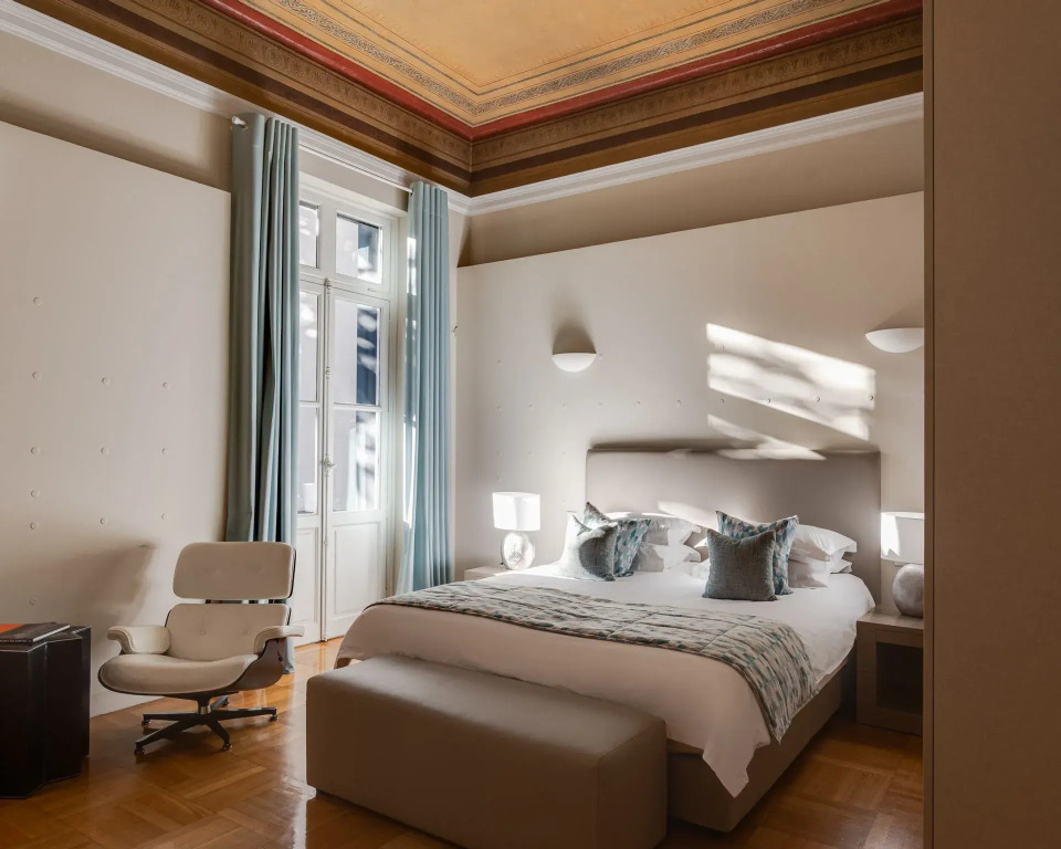33 Solonos Suites