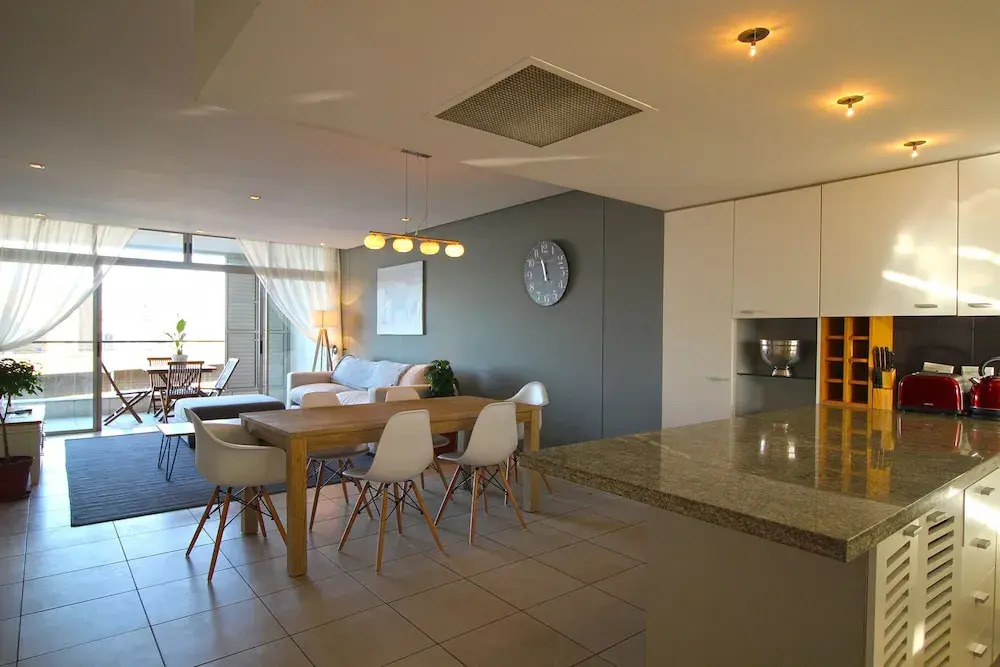 Harbour Edge 302