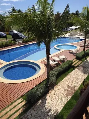 3 Suítes, praia e piscina