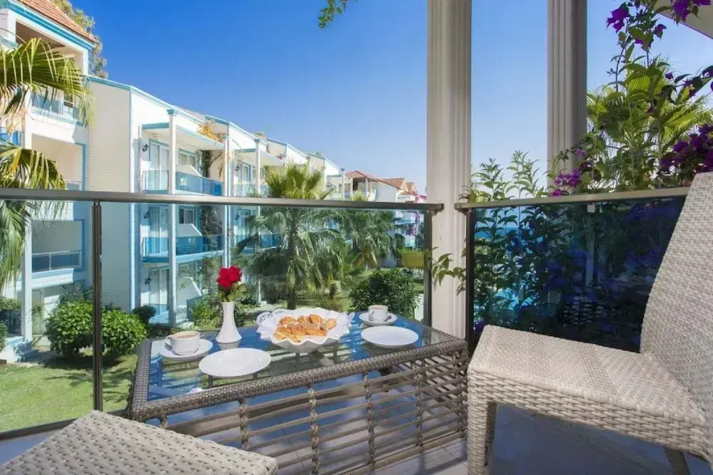 Catinsos Beach Garden Hotel