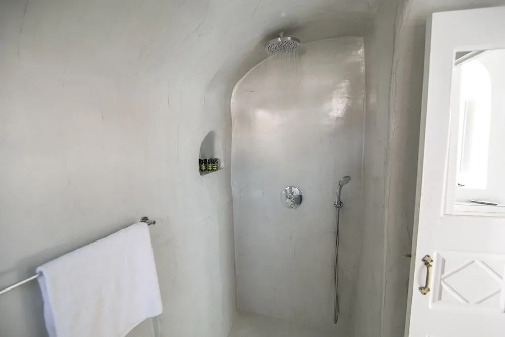 Morfi Cave House