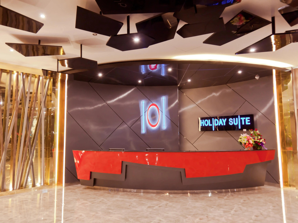 101 Holiday Suites