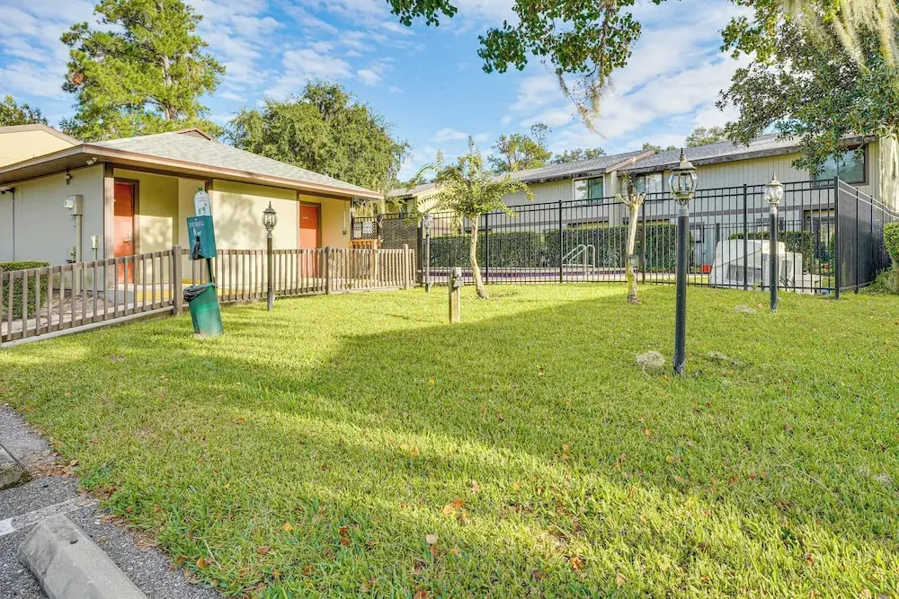 2 Mi to UF Campus: Modern Condo w/ Pool Access!