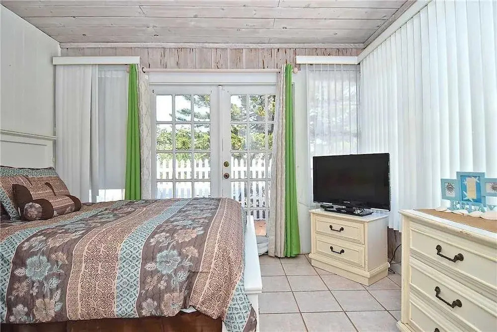 Siesta Shores B13 - Three Bedroom Condo