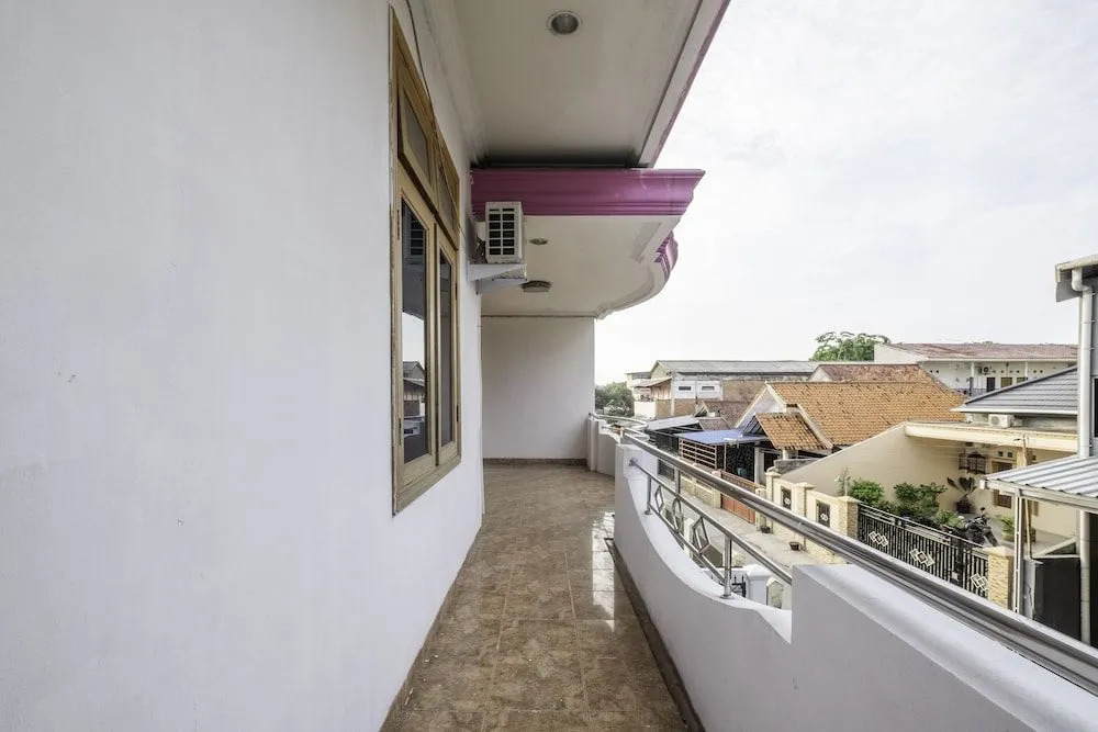 OYO Life 2412 Mandala Residence