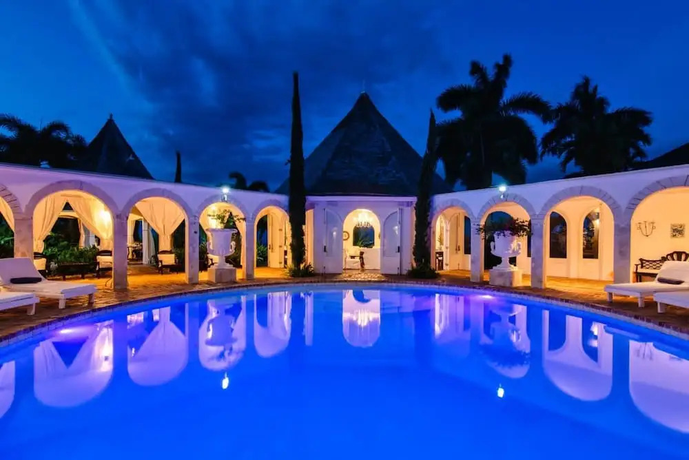Luxury 8BR Hilltop Villa Sweeping Sea Views Private Pool